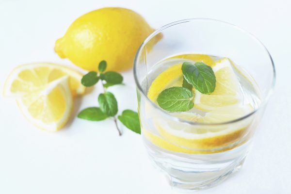 5 Benefits of Starting Your Day with Lemon Water